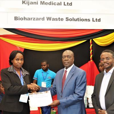 Exhibitor Receiving Participation Certificate From The Convention Convenor Mr Masara